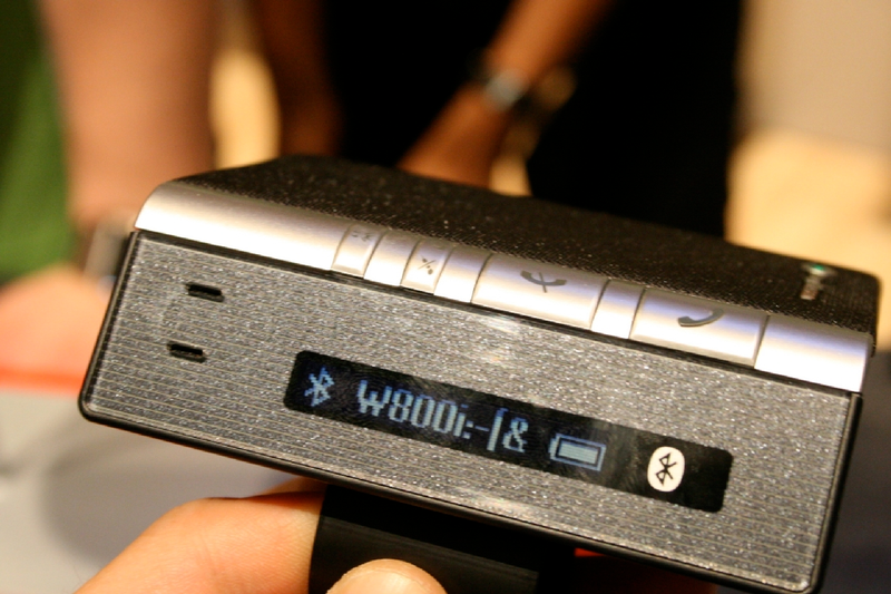 Illustration for article titled Sony Ericsson's Cool Desk/Car Bluetooth Speakerphone: HCB-120